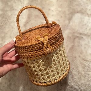 ✨super cute woven canteen style bag✨
